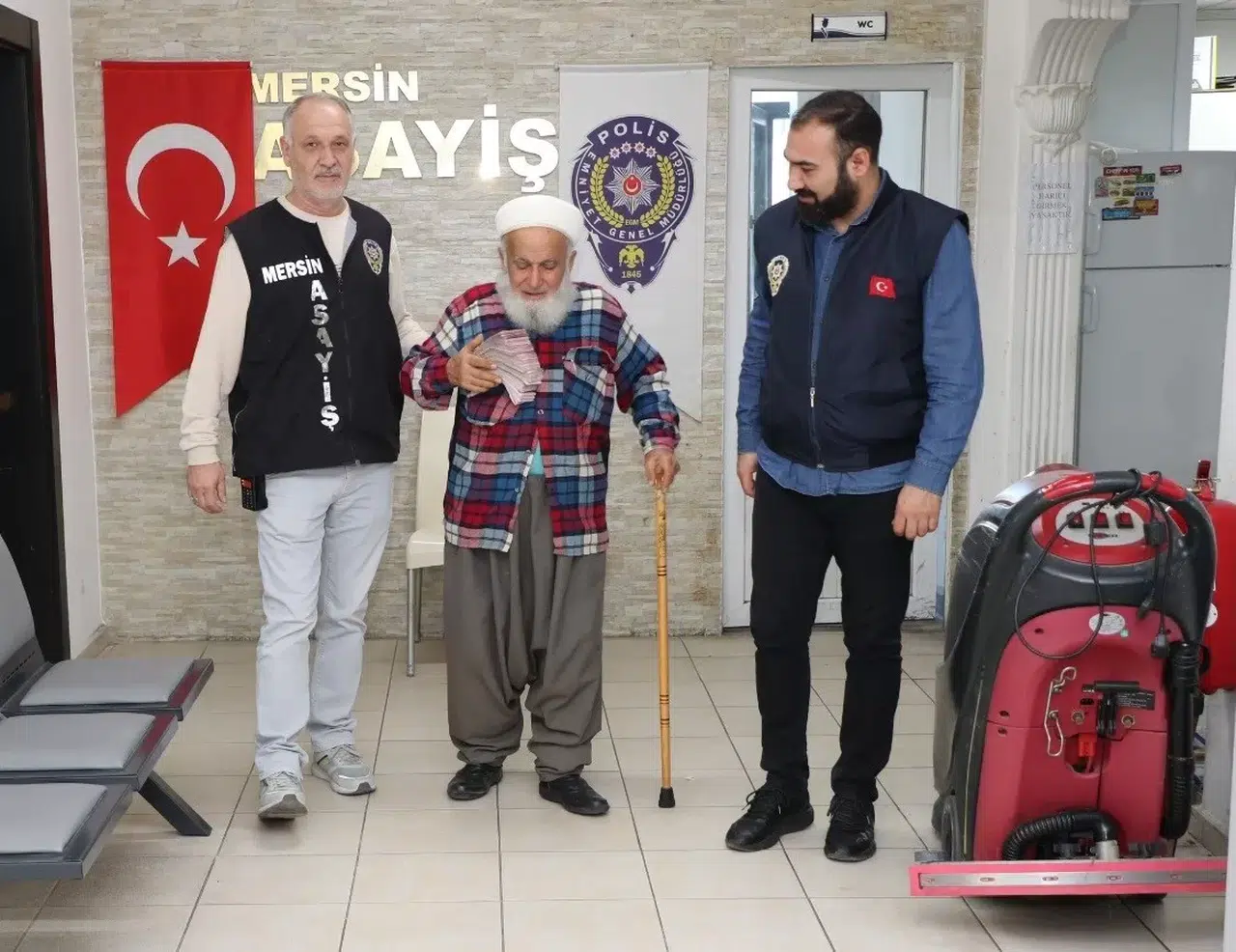 Dolandırıcıların Amacı Olan Arif Dede 300 Bin TL’sini Kaptırmaktan Son Anda Kurtuldu
