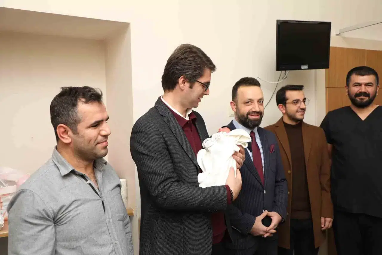 Erciş’te 2024’ün Birinci Bebeği Dünyaya Geldi