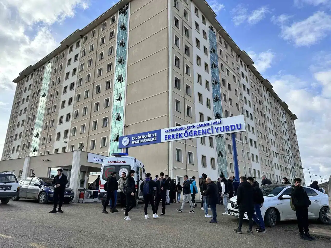Eski Biber Gazları İnfilak Etti, Üniversite Öğrencileri Büyük Panik Yaşadı