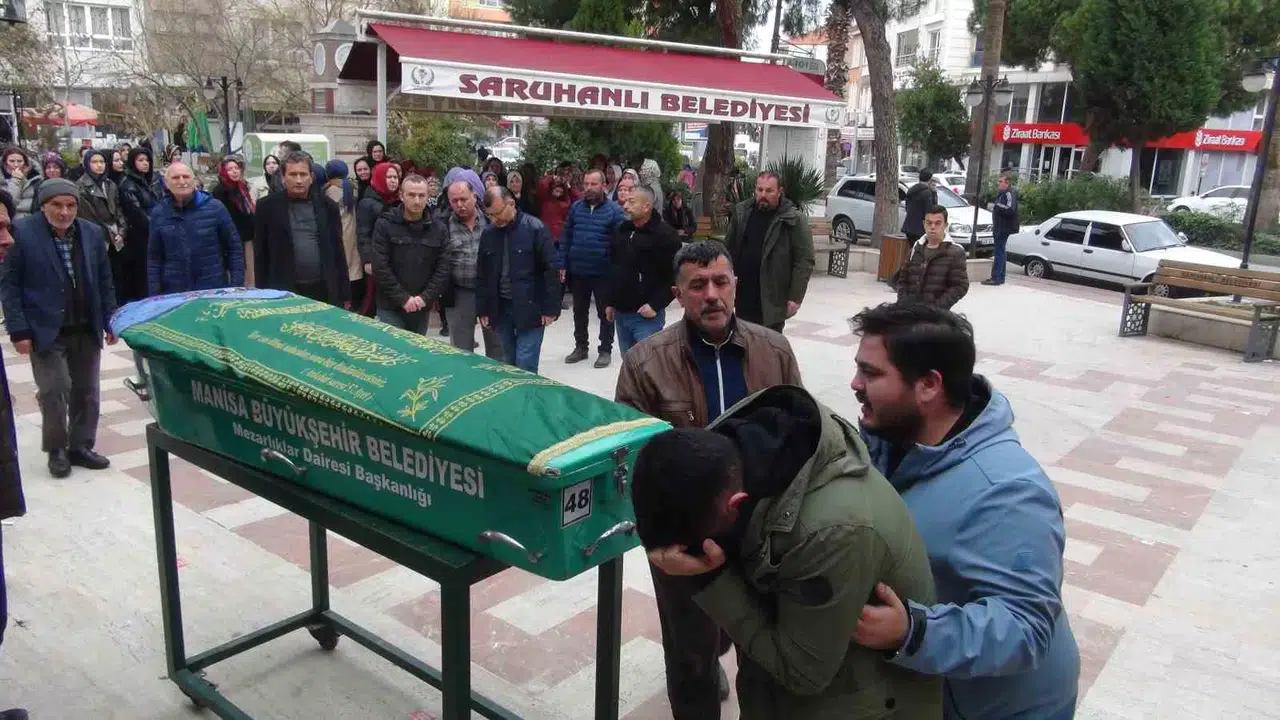 Eski Erkek Arkadaşı Tarafından Öldürülen Genç Kız Toprağa Verildi