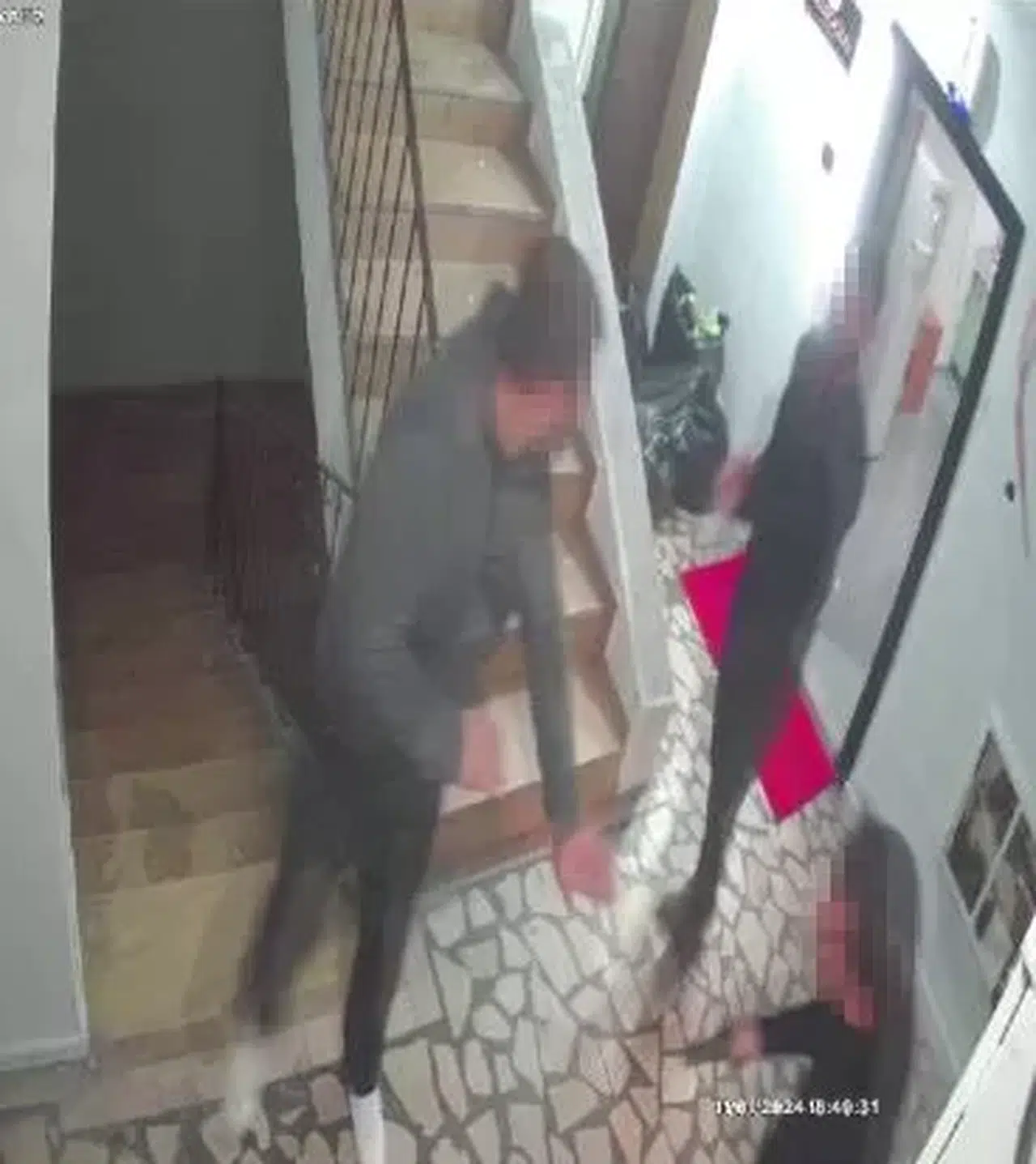 Evvel Silahla Vurdular, Akabinde Omzundan Bıçaklayıp Darp Ettiler