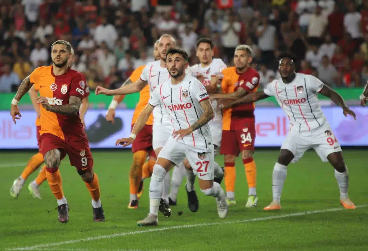Galatasaray ile Gaziantep Fk 10. Randevuda