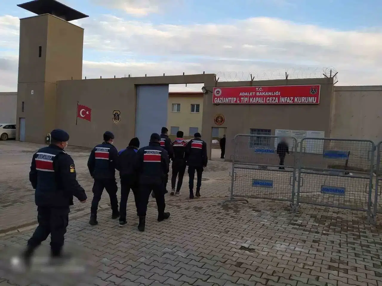 Gaziantep’te ’Kalkan’ Operasyonu: 47 Kaçak Göçmen Organizatörü Yakalandı