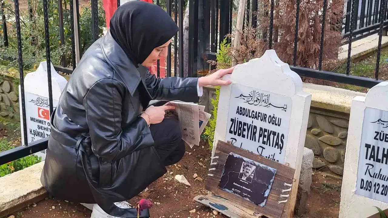 Genç Bayan Babasının Emaneti Olan Gazeteye Sahip Çıktı