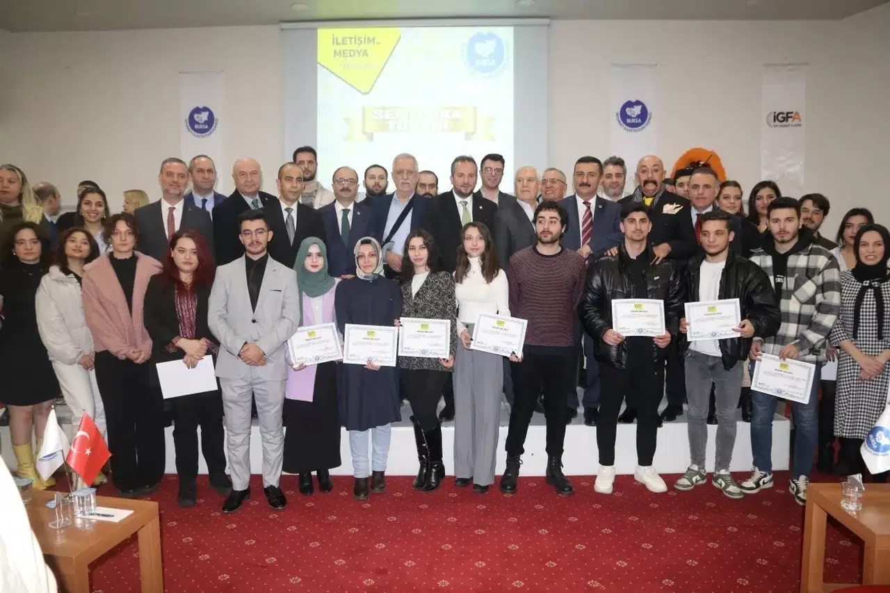 Genç Gazeteciler Sertifikalarını Aldı