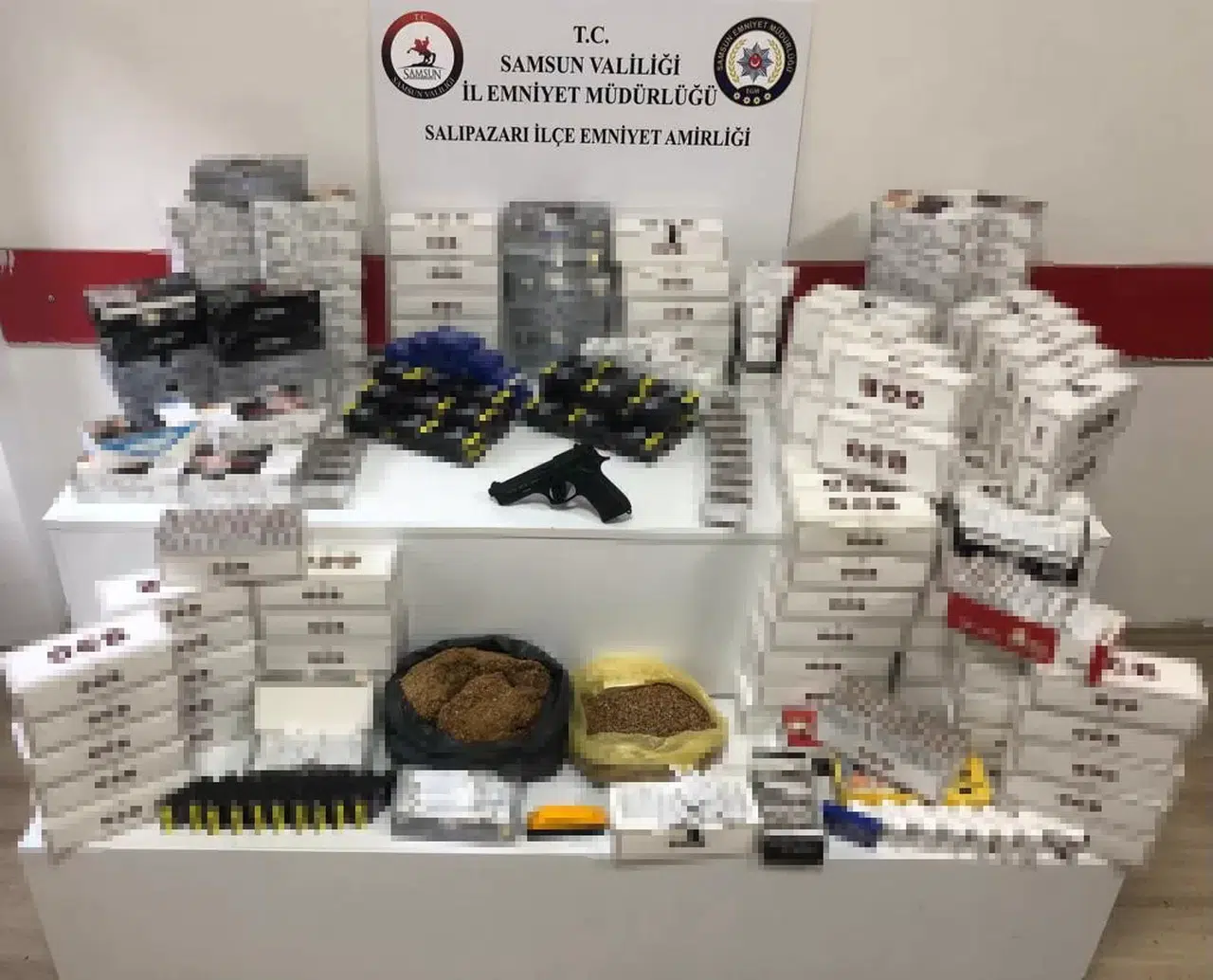 Genel Güvenliği Tehlikeye Düşüren Şahsın İkametinde Kaçak Tütün Mamulleri Ele Geçti