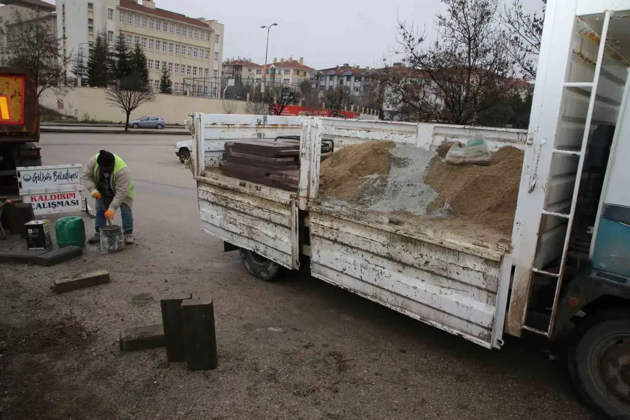 Gölbaşı Belediyesi, Kış Aylarında Çalışmalara Orta Vermiyor