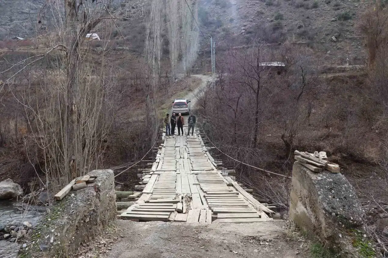Hacı Mahallesi Sakinleri 3 Çocuğun Düşerek Öldüğü Tahta Köprü İçin Tahlil Bekliyor