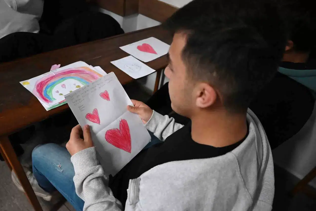 İkram Gönderen Ağabey ve Ablalarına Minik Kalemlerden His Dolu Mektuplar