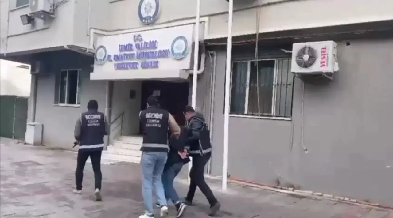 İnterpol Tarafından Aranıyordu: Kazakistan Asıllı Kuşkulu İzmir’de Yakalandı