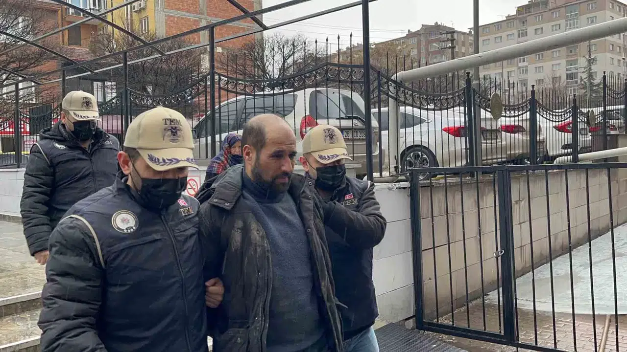 İnterpol’ün Kırmızı Bültenle Aradığı DEAŞ Üyesi Adliyeye Sevk Edildi