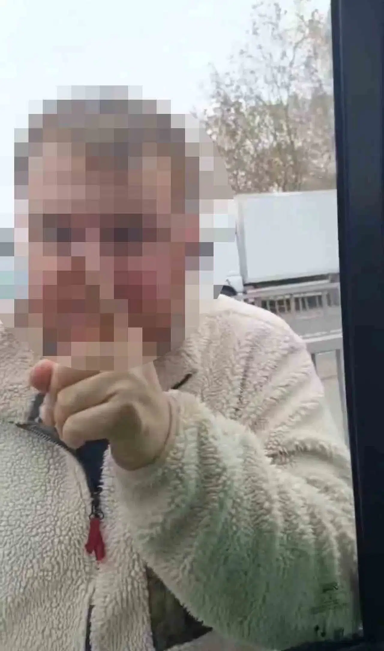 İstanbul’da Trafikte Öfkeli Maganda Dehşeti Kamerada: Tek Yumrukla Aynayı Kırdı