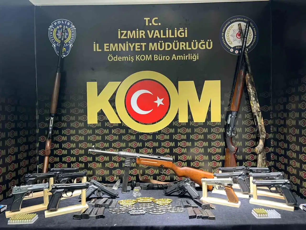 İzmir’de Silah Tacirlerine Baskın: 5 Gözaltı