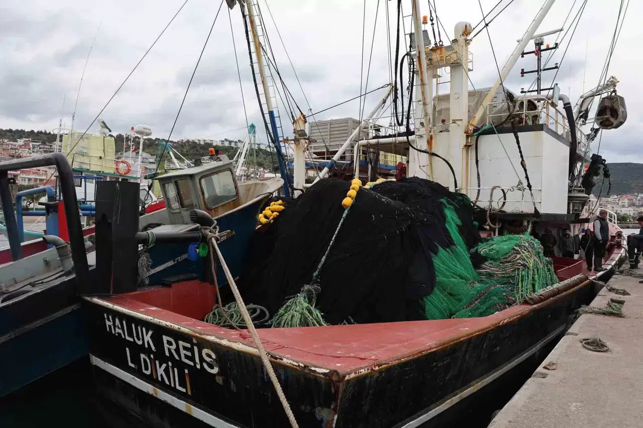 İzmir’deki Batan Teknenin Yeri Tespit Edildi