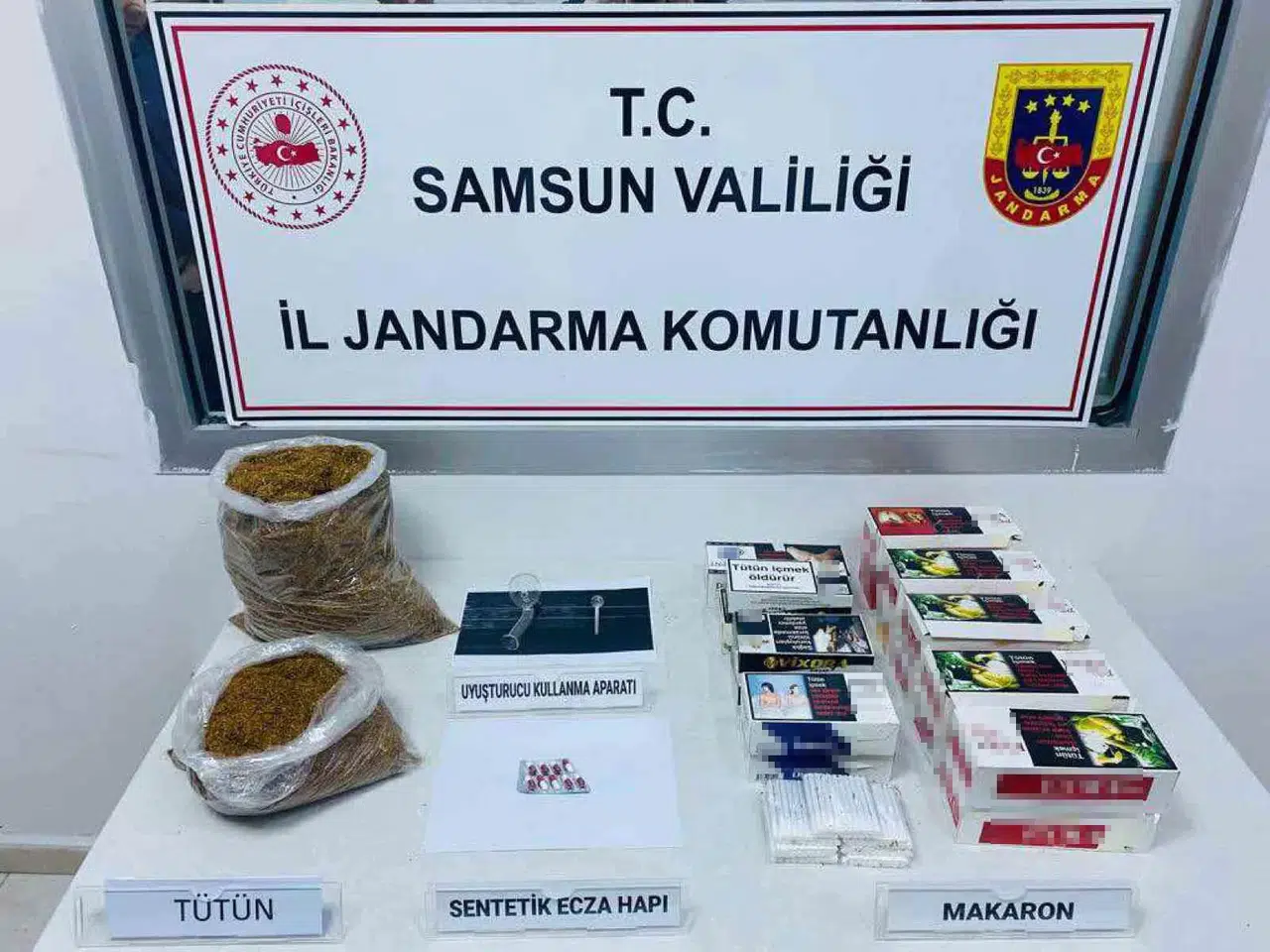 Jandarma Kaçak Tütün Mamulü Ele Geçirdi