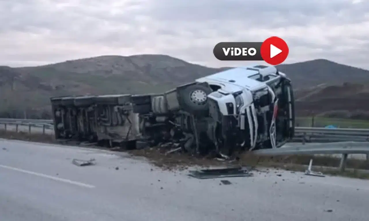 Akaryakıt Yüklü Tanker Kaza Yaptı, Yol Ulaşıma Kapandı