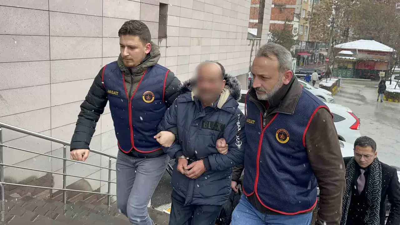 Kardeşini Öldürüp Modüllere Ayıran Kuşkulu Adliyeye Sevk Edildi