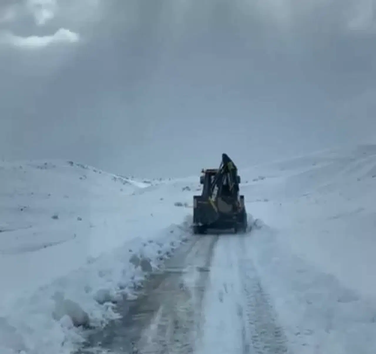Karlı Yolları Aşan Gruplar, Hastaların Yardımına Ulaştı