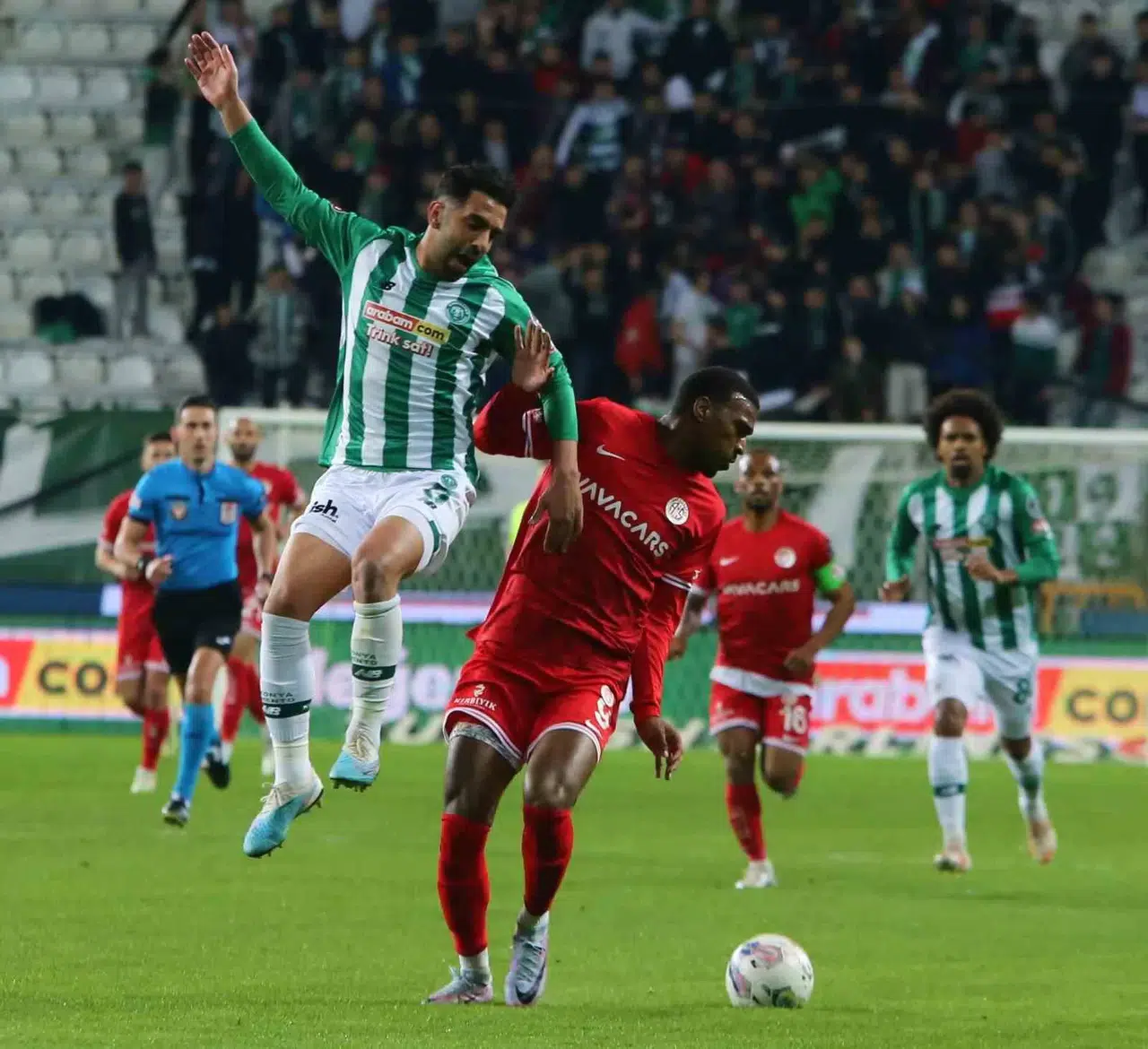 Konyaspor ile Antalyaspor 26. Randevuda