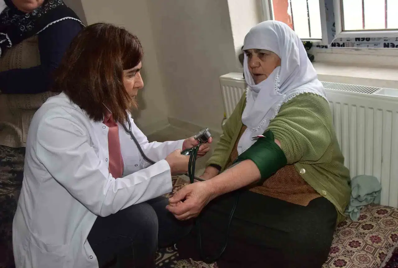 Köy Köy Dolaşarak Sıhhat Taraması Yapıyorlar