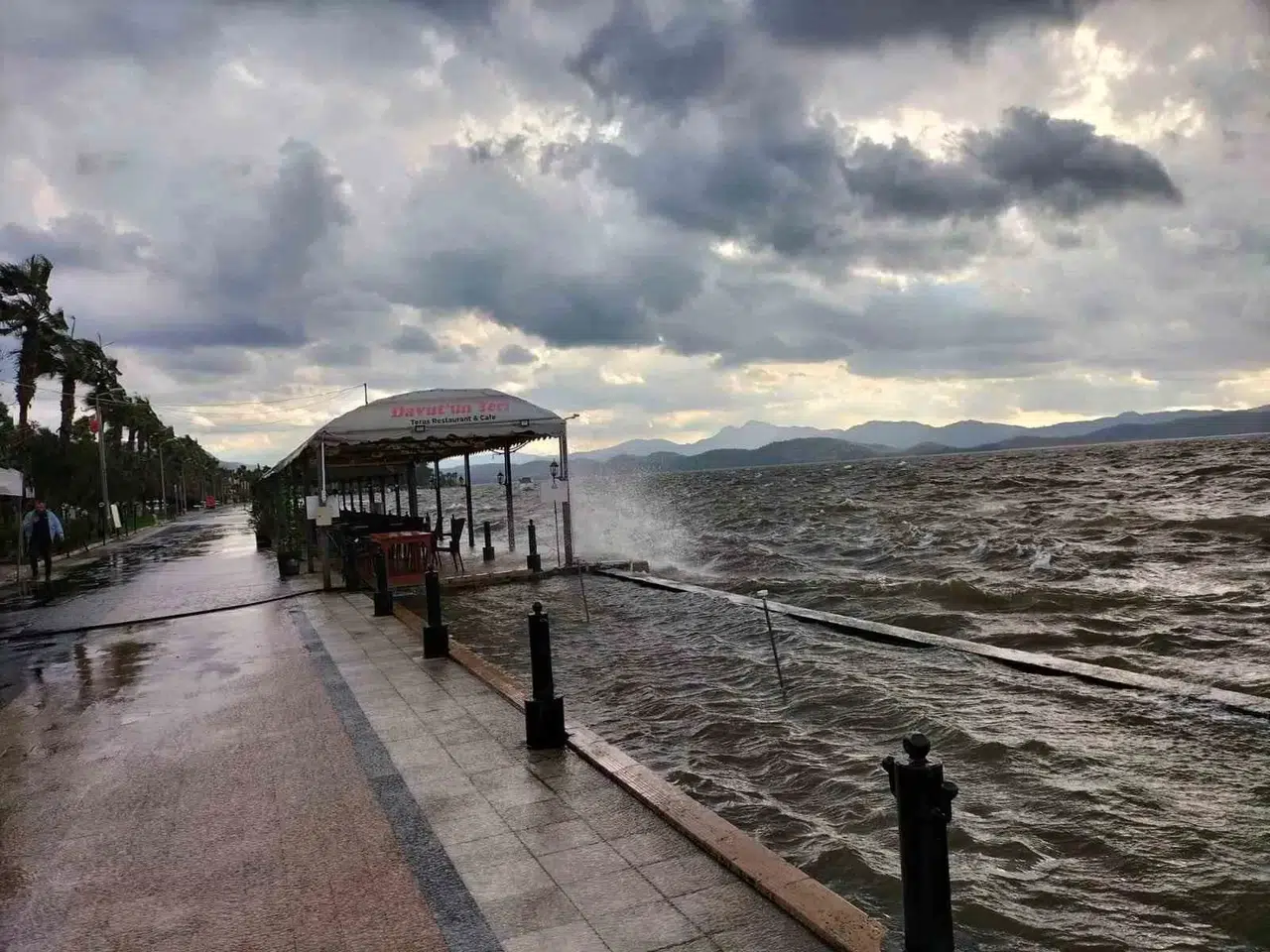 Köyceğiz’de Fırtına Tesirli Oldu