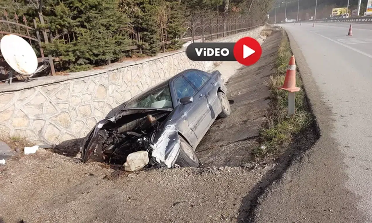 Çorum’da Otomobil Şarampole Devrildi