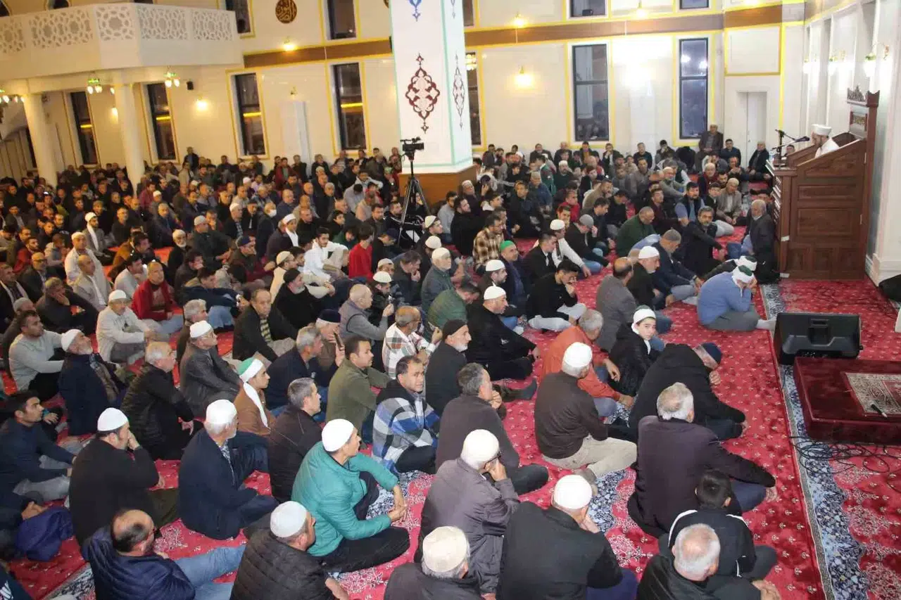 Kumluca’da Yılbaşı Akşamı Kur’an-I Kerim Ziyafeti ve Şehitlere Dua Gecesi Düzenlendi
