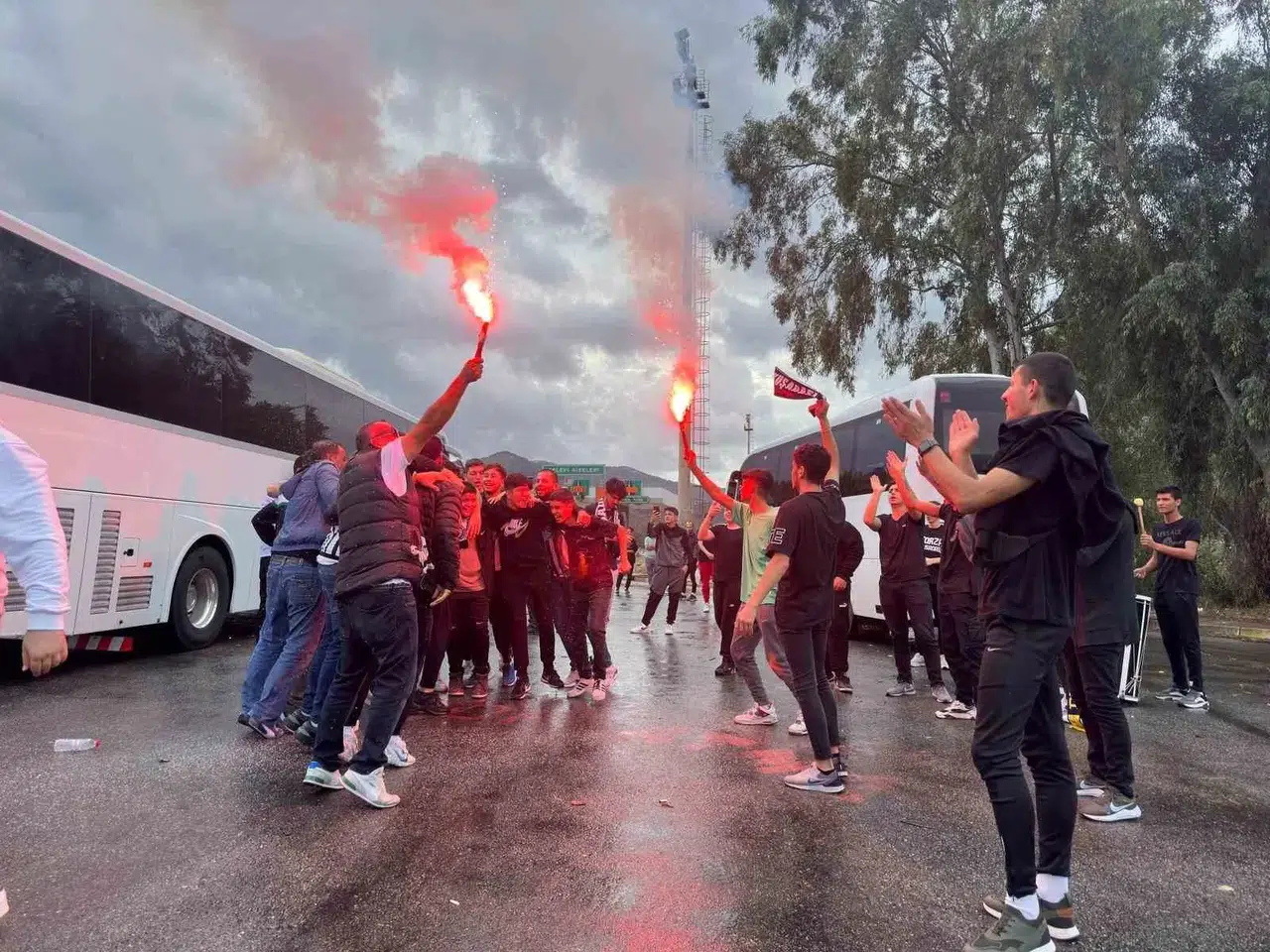 Kuşadasıspor Taraftarına Taşlı Akın