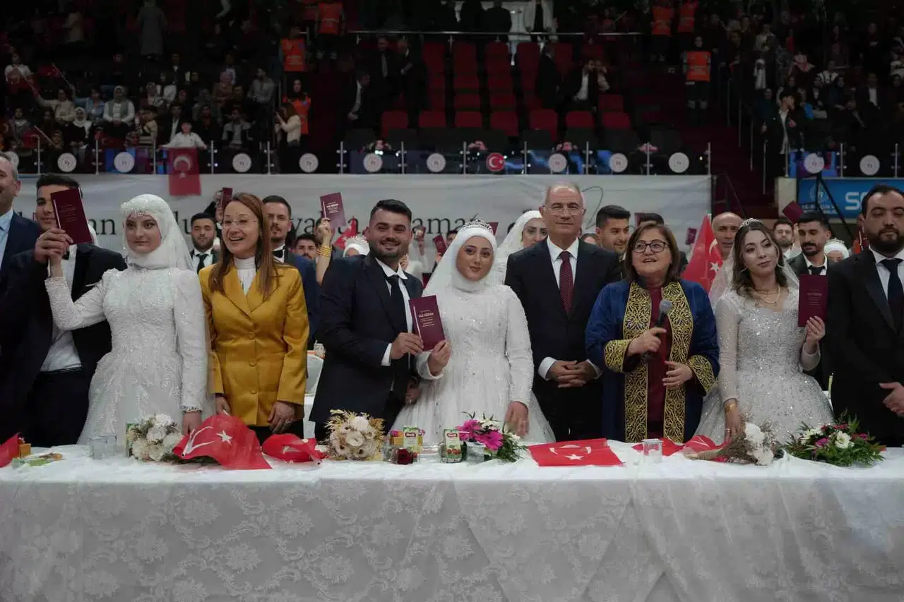 Lider Fatma Şahin 250 Çiftin Nikahını Kıydı