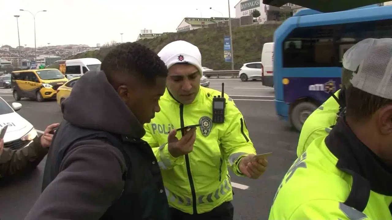 Maltepe’de Emniyet Şerit İhlali Yapan Pendiksporlu Kappel Kontrole Takıldı