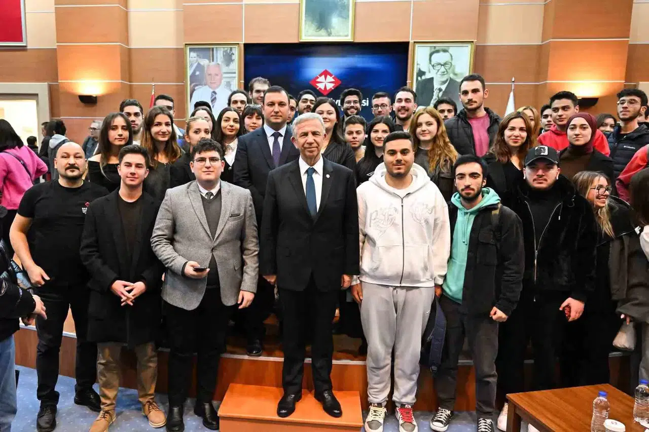 Mansur Yavaş, Başşehir Üniversitesi’nde Gençlerle Bir Ortaya Geldi