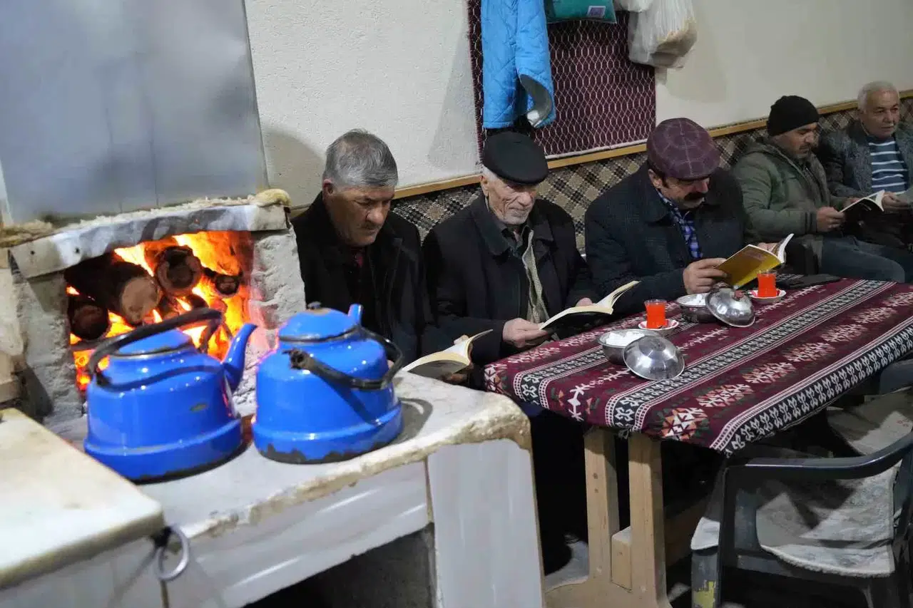 Muş’ta Kahvehaneler Kütüphaneye Döndü