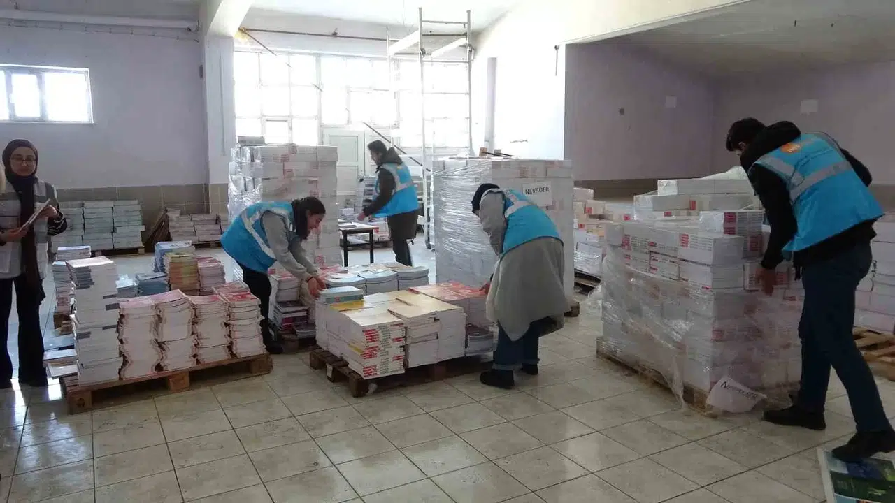 Nevader’den Üniversiteye Hazırlanan Öğrencilere Kaynak Kitabı Takviyesi