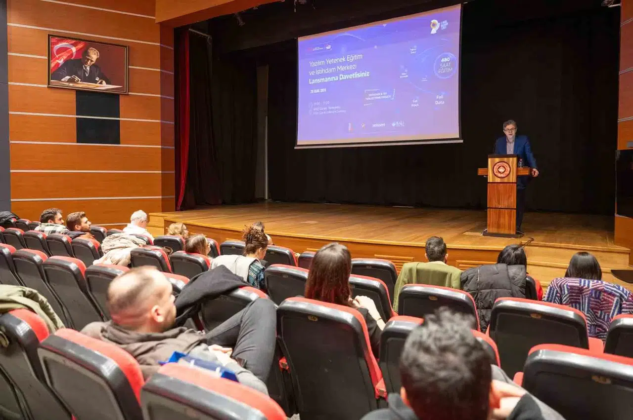 Nitelikli Genç Yazılımcılar Yetiştirilecek