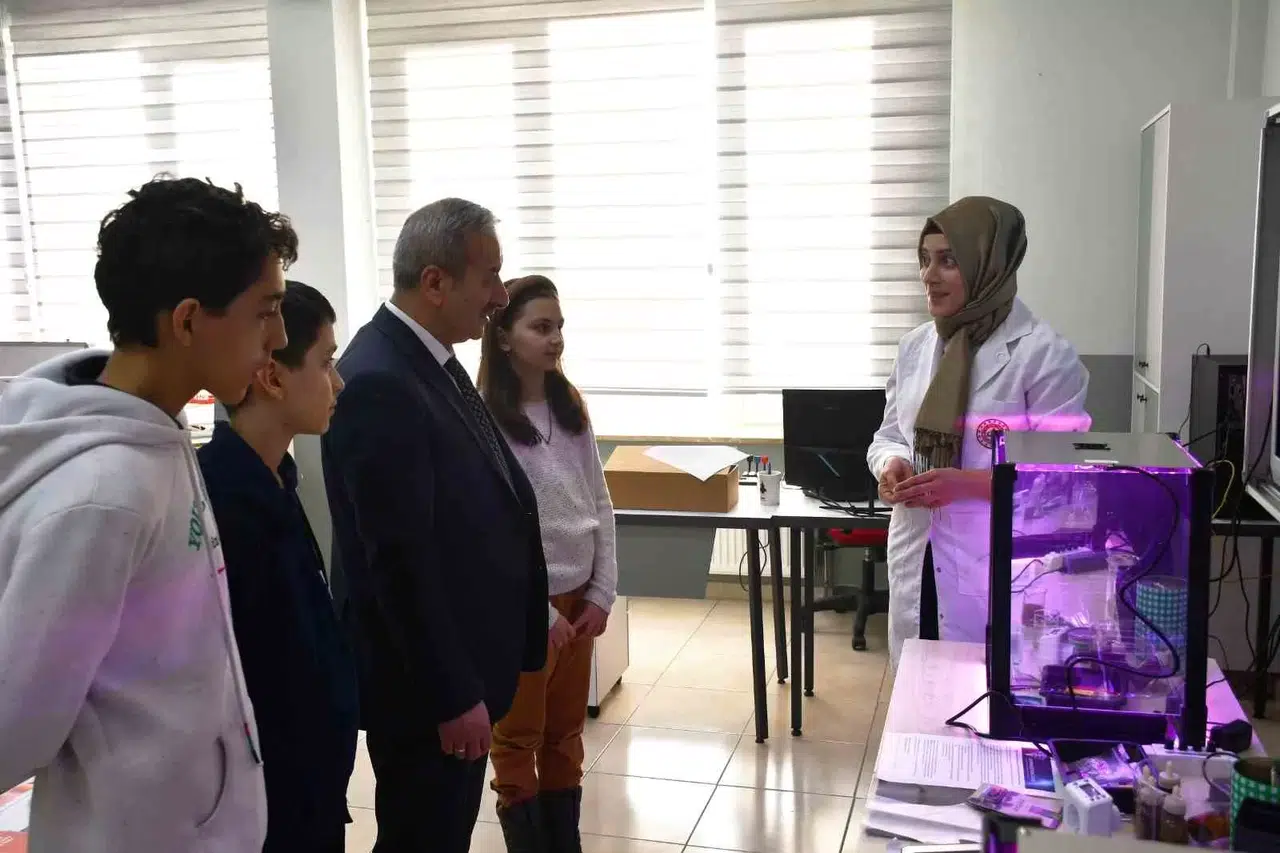 Öğrenciler Uzayda Besin Eserleri Yetiştirme Deneylerini Sürdürüyor
