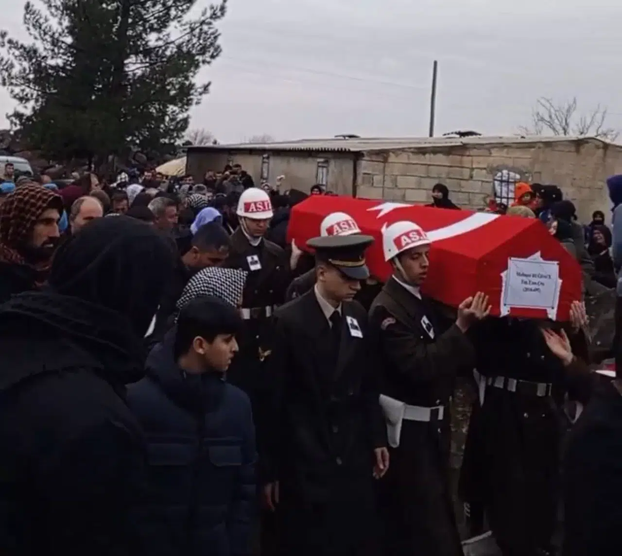Ömrünü Yitiren Siverekli Asker Toprağa Verildi