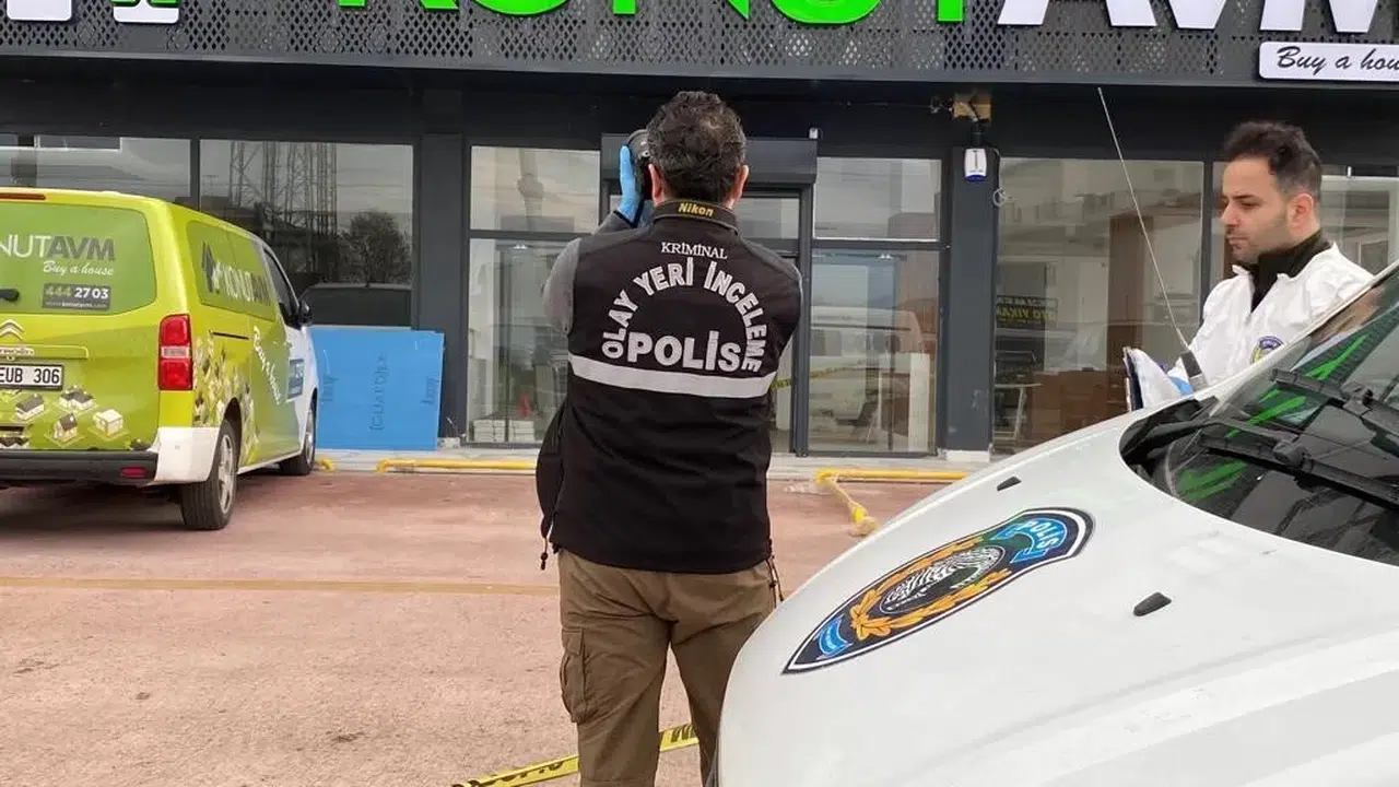 Ortağını Rehin Almıştı: Bu Sefer Pompalı Tüfekle Bir Kişiyi Vurdu, Mesken Kurşunladı