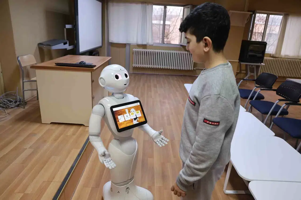 Otizmli Çocuklar İnsansı Robot ’Pepper’ ile Öğrenecek
