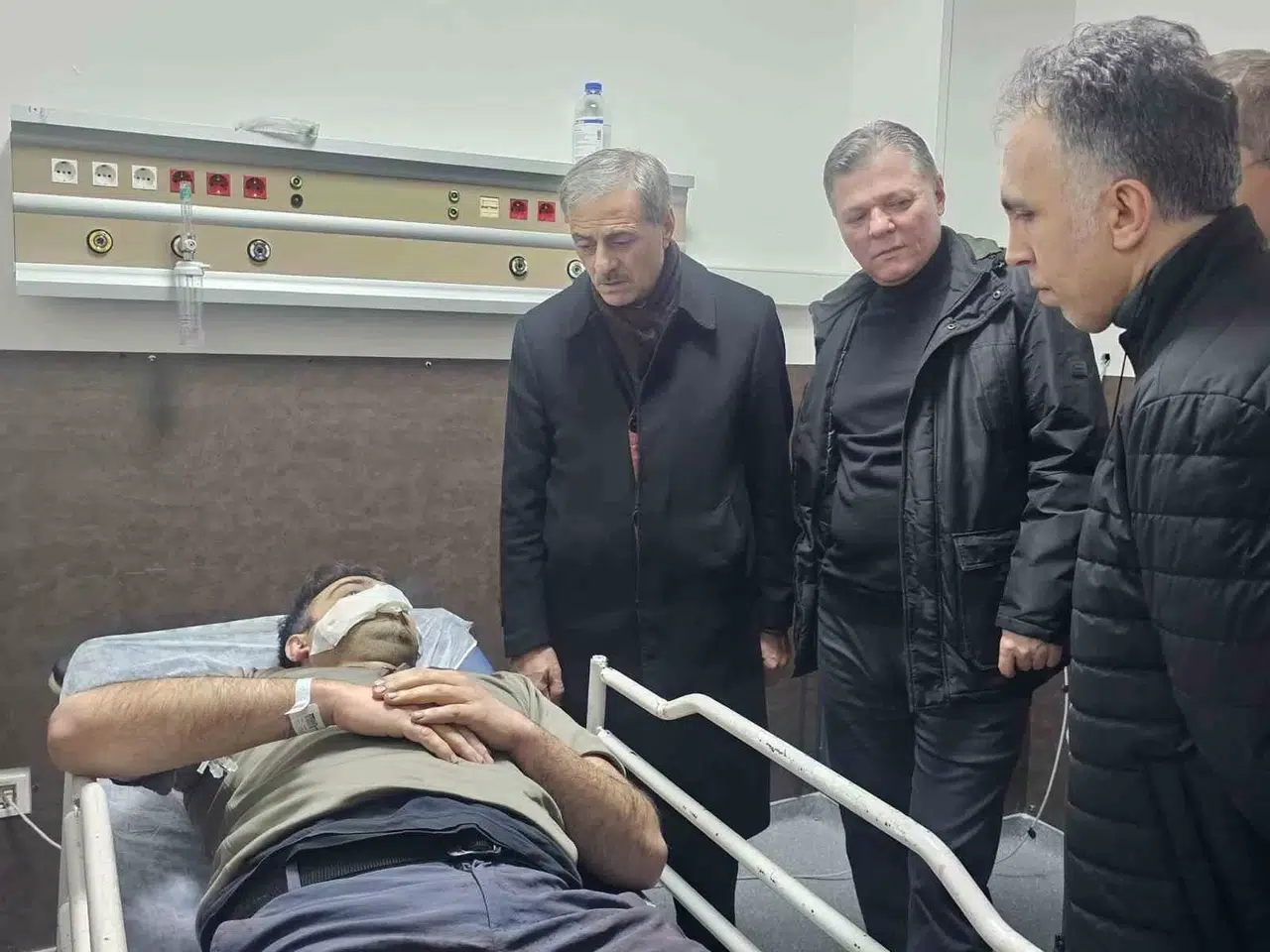 Otoyoldaki Feci Kazada Yaralanan Polis, Hastanede Ziyaret Edildi