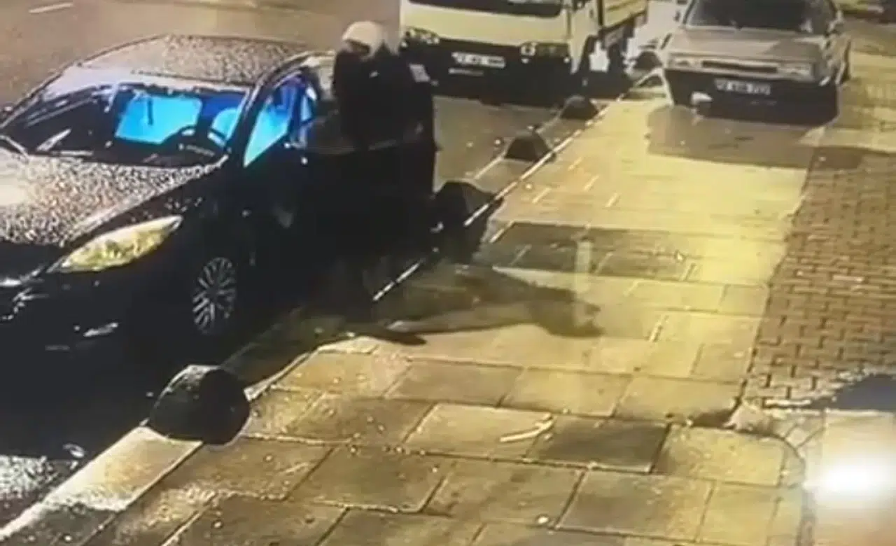 Park Halindeki Aracı ‘Kopya Anahtar’ Formülüyle Çalan Hırsız Kamerada