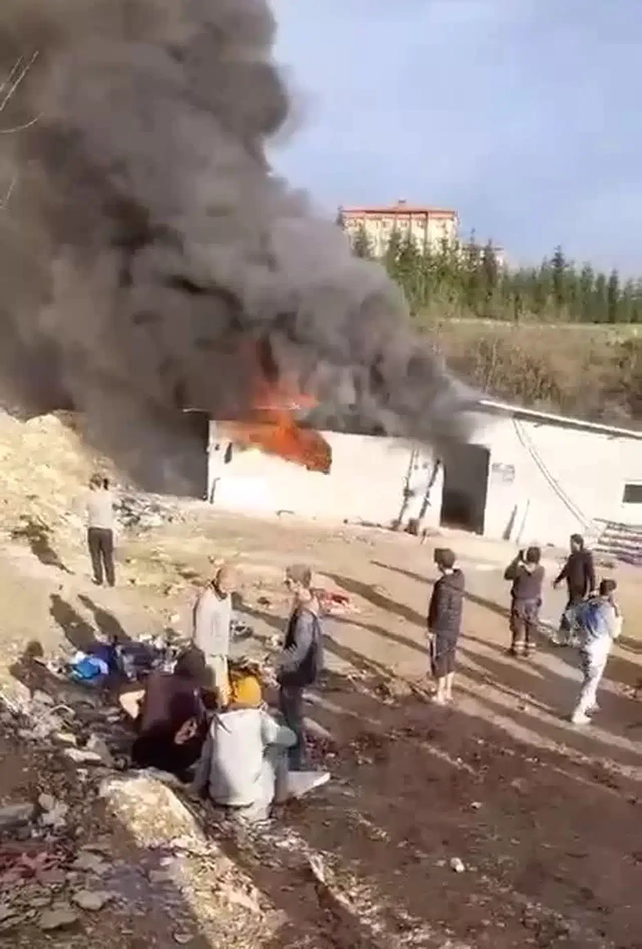 Personeller Çaresizce Yangını İzledi