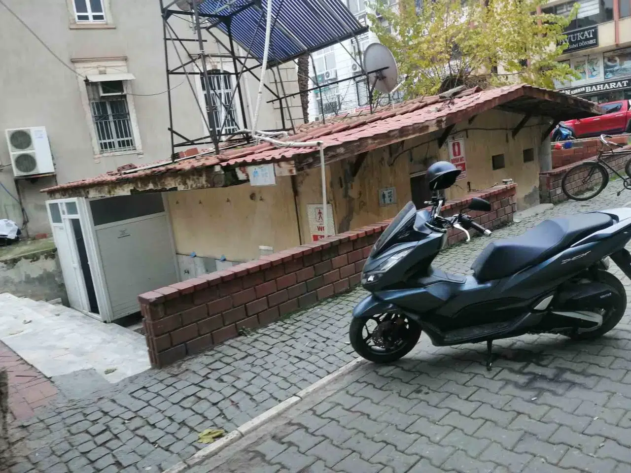 Polisten Kaçan Kuşkulu Cami Tuvaletinde Yakalandı