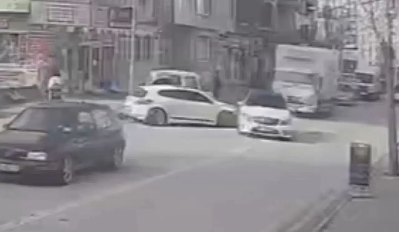 Polisten Kaçarken Kaza Yaptı, Kaza Yerinden de Kaçtı