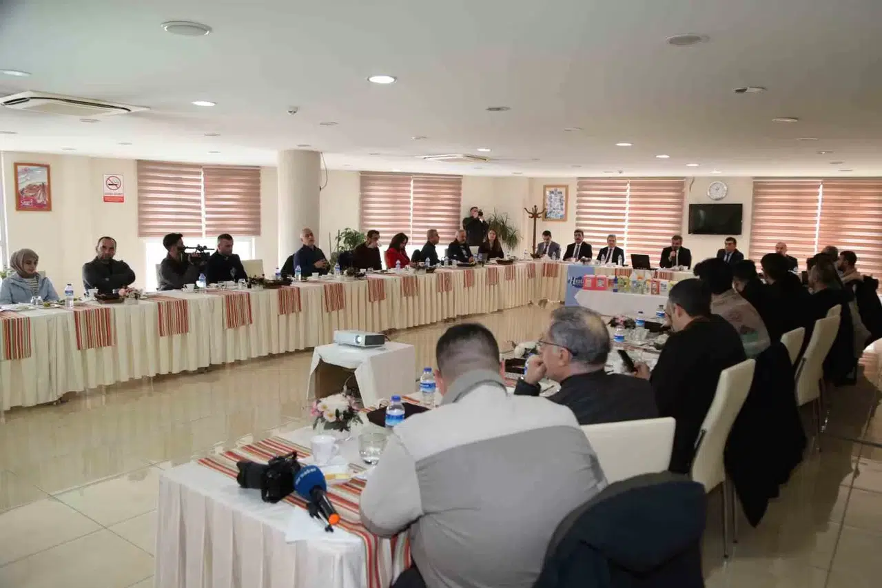 Rektör Şındak Gazeteciler ile Bir Ortaya Geldi