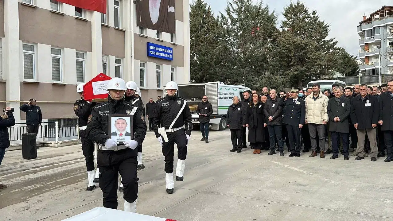 Sakarya’daki Kazada Şehit Olan Polis Memuru Cengiz Parlak Merzifon’da Defnedildi