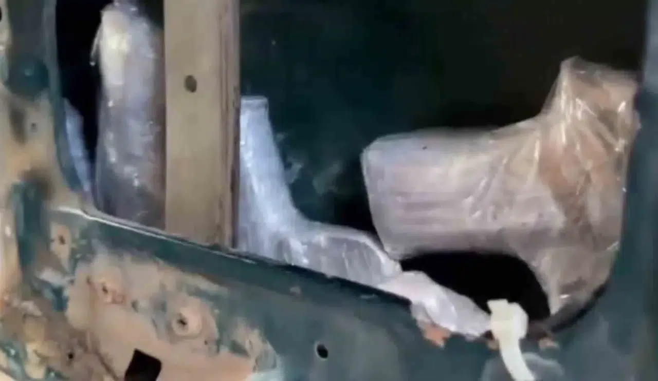 Samsun’da 11’i Aracın Kapısına Zulalanmış 12 Ruhsatsız Tabanca Ele Geçirildi