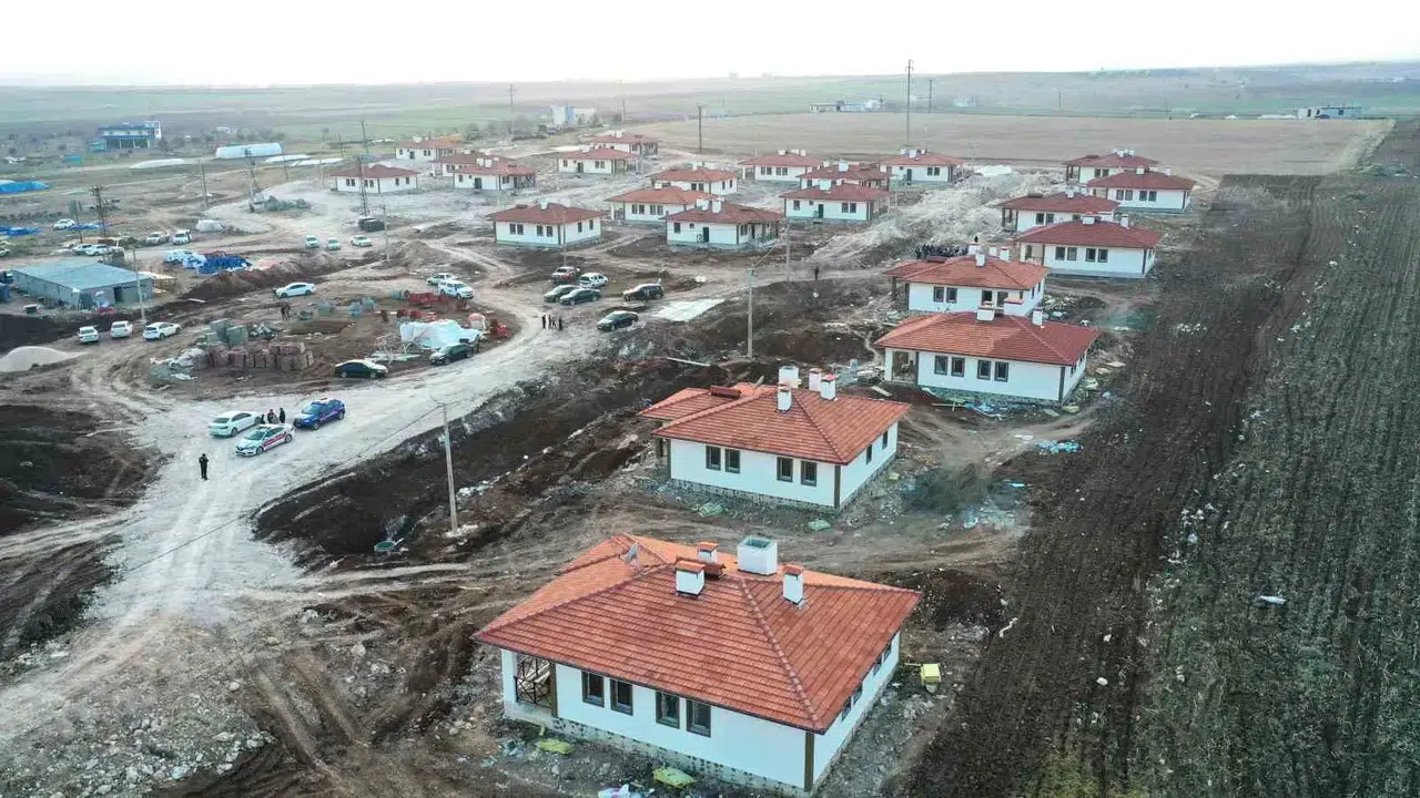 Sarsıntı Sonrası Yapılan Köy Konutları Havadan Görüntülendi