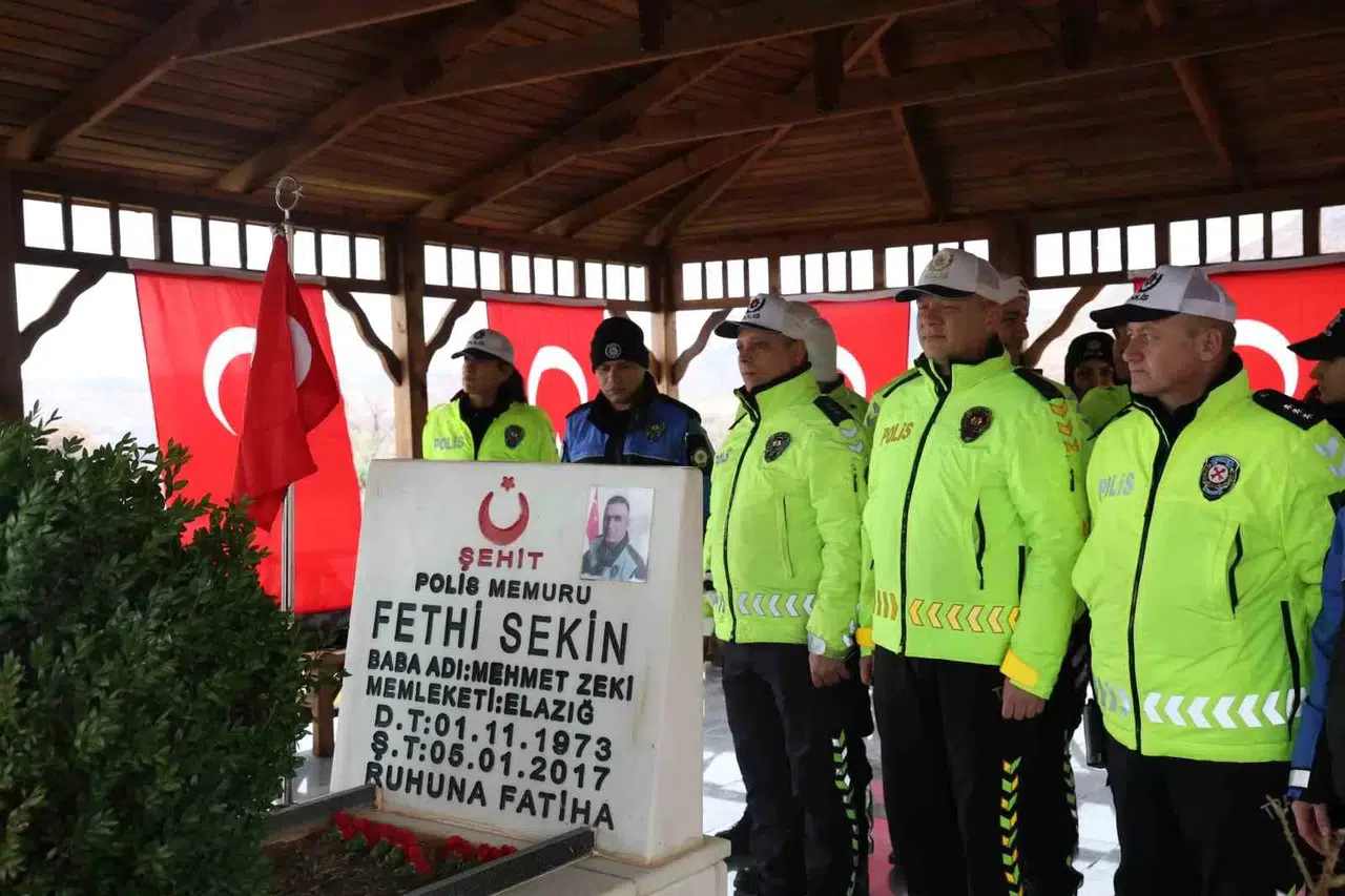 Şehit Polis Fethi Sekin Kabri Başında Anıldı