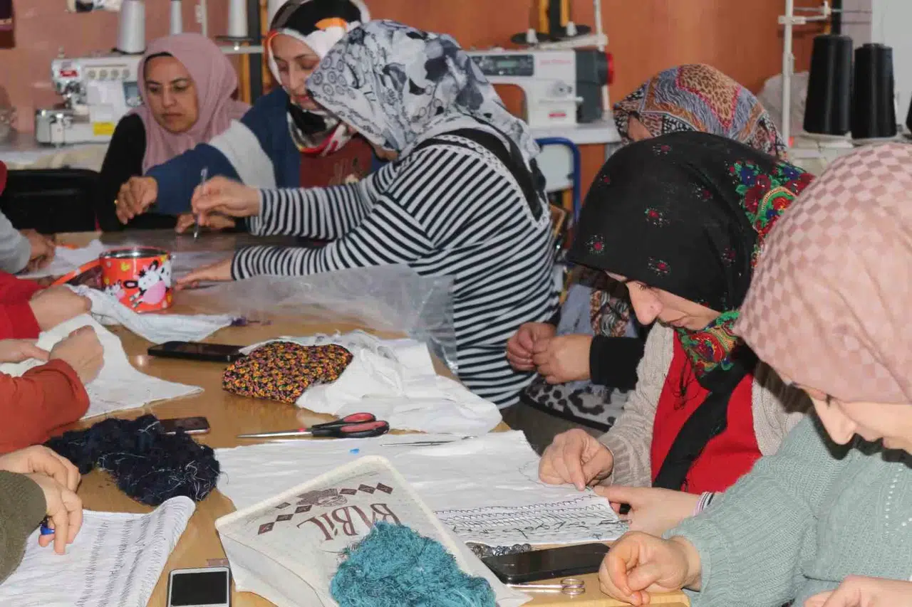 Siirt’te Bayanlar Hem Öğreniyor Hem de Kazanıyor