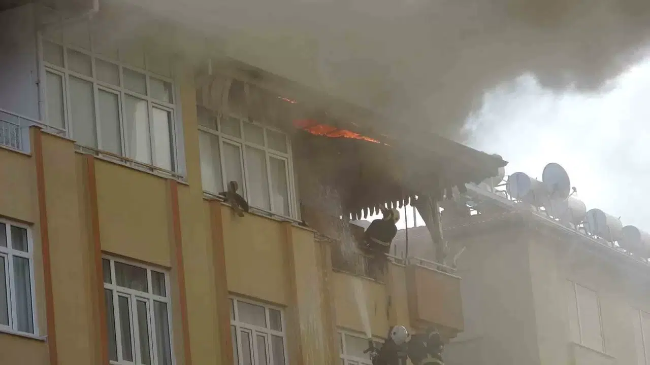 Sobadan Boşaltılan Kül Apartmanı Yakıyordu